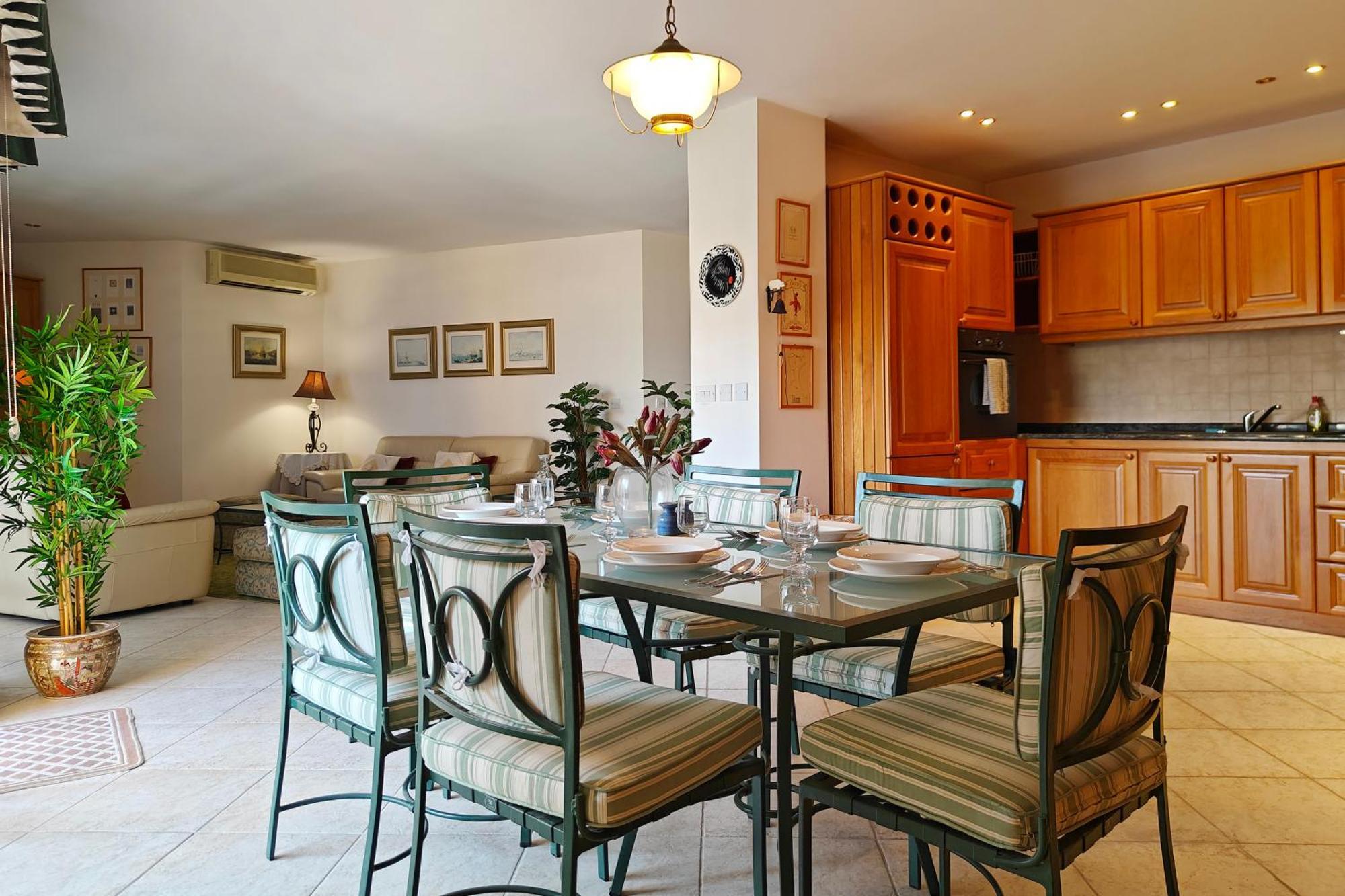 Portomaso Seaview Apartment Sliema